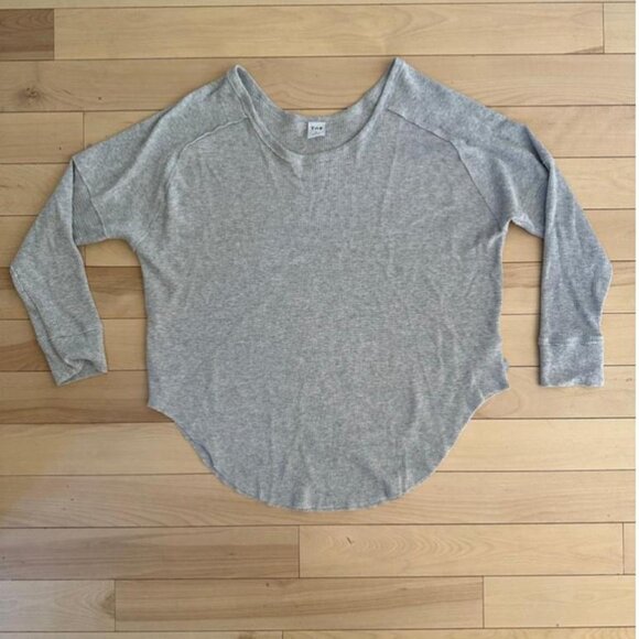 Casual waffle knit top from TNA by Aritzia in a soft grey - Picture 2 of 8